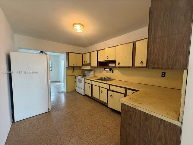 733 W 35th Street, Hialeah, FL 33012