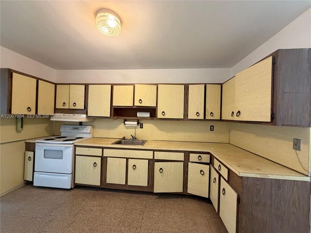 733 W 35th Street, Hialeah, FL 33012