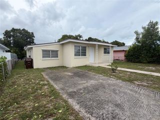 733 W 35th Street, Hialeah, FL 33012