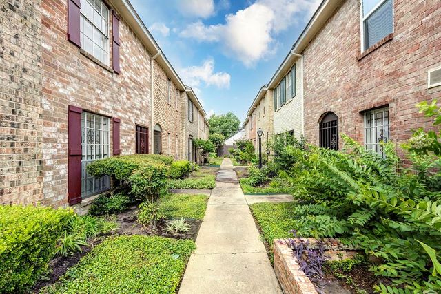 1715 Moritz Drive 27, Houston, TX 77055