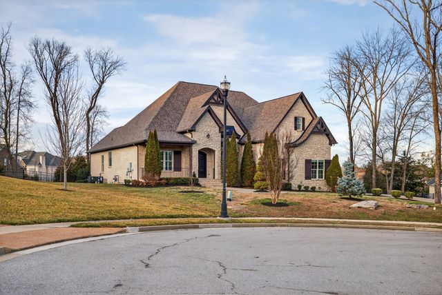 606 Peruvian Ct, Nolensville, TN 37135