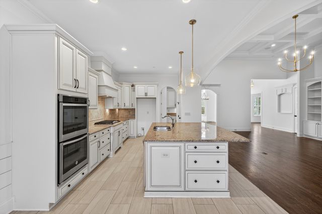 606 Peruvian Ct, Nolensville, TN 37135