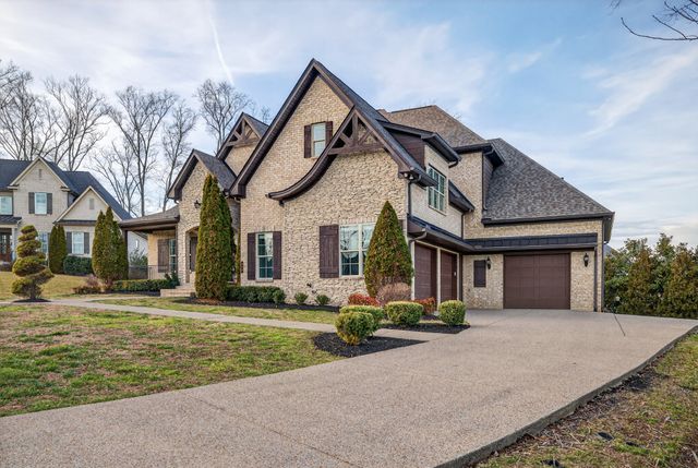 606 Peruvian Ct, Nolensville, TN 37135