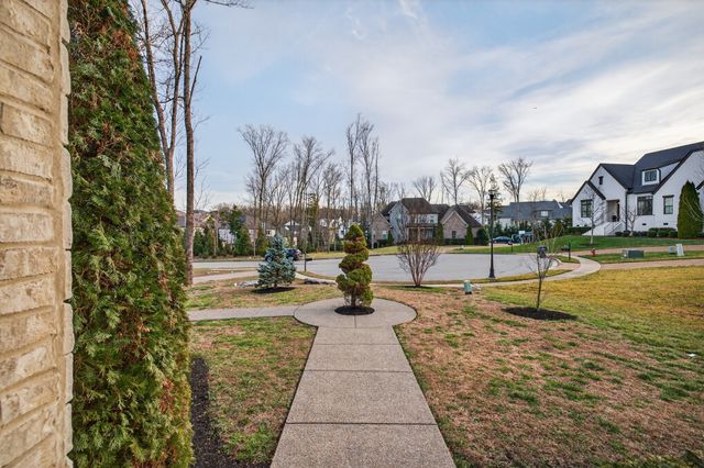 606 Peruvian Ct, Nolensville, TN 37135