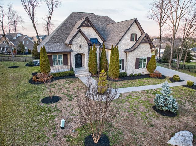 606 Peruvian Ct, Nolensville, TN 37135