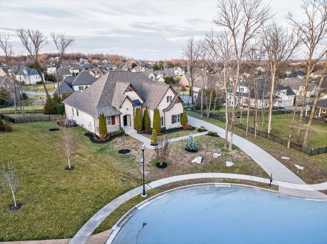 606 Peruvian Ct, Nolensville, TN 37135