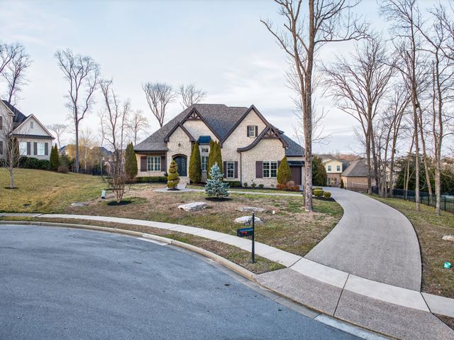 606 Peruvian Ct, Nolensville, TN 37135