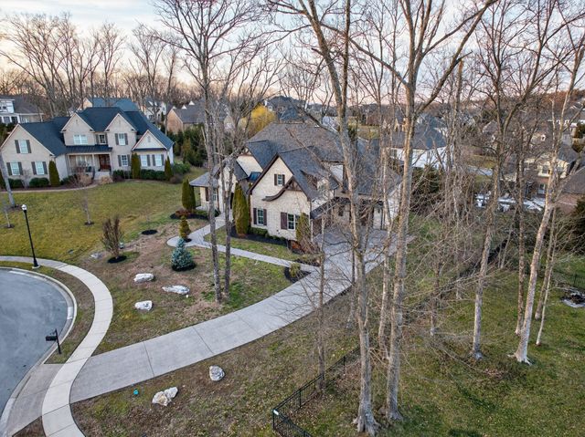 606 Peruvian Ct, Nolensville, TN 37135