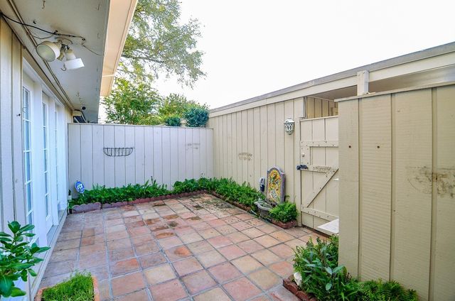 5864 Doliver Drive 116, Houston, TX 77057