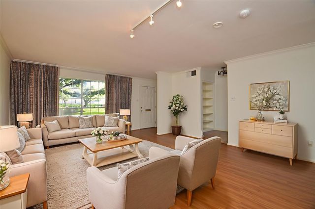 5864 Doliver Drive 116, Houston, TX 77057