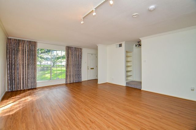 5864 Doliver Drive 116, Houston, TX 77057