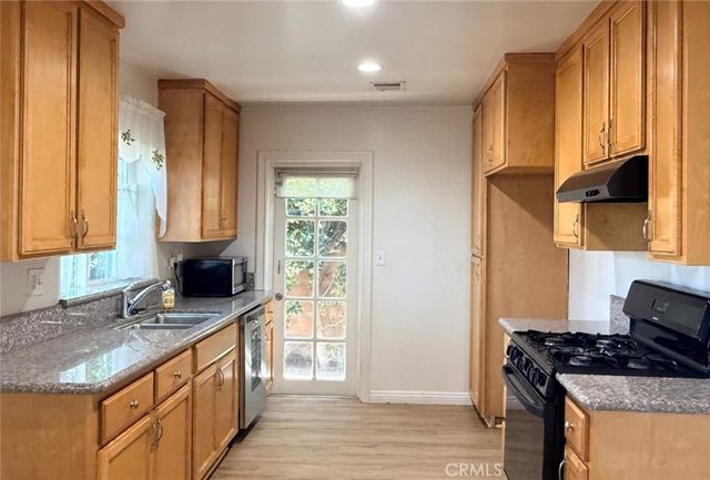 7454 Darby Avenue, Reseda, CA 91335