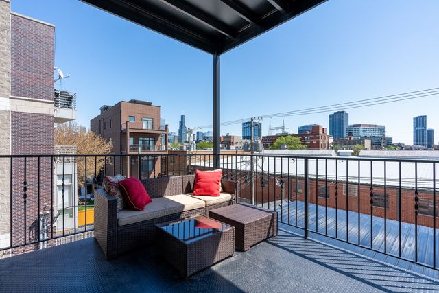 1425 W Grand Avenue 3E, Chicago, IL 60642