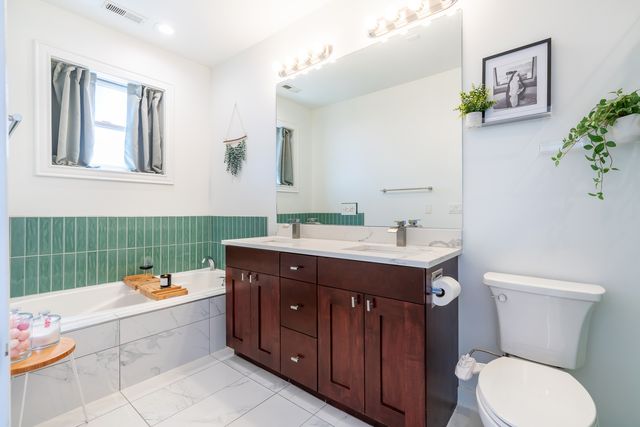 1425 W Grand Avenue 3E, Chicago, IL 60642