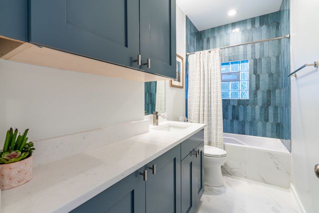 1425 W Grand Avenue 3E, Chicago, IL 60642