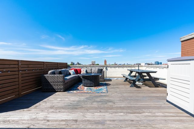 1425 W Grand Avenue 3E, Chicago, IL 60642
