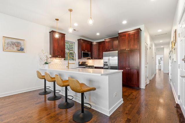 1425 W Grand Avenue 3E, Chicago, IL 60642