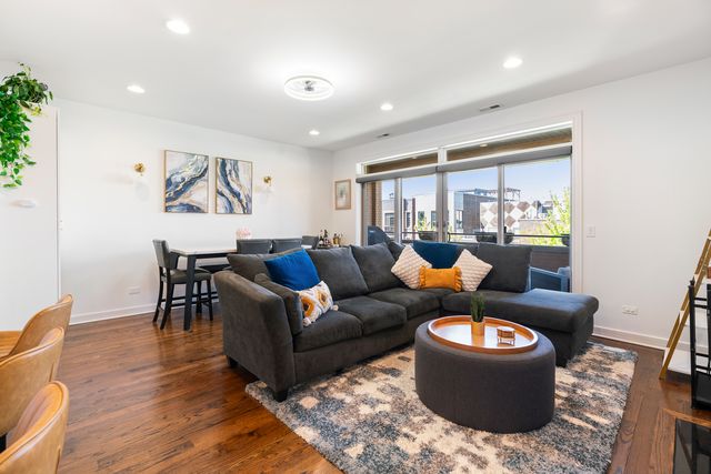 1425 W Grand Avenue 3E, Chicago, IL 60642