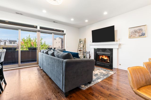 1425 W Grand Avenue 3E, Chicago, IL 60642