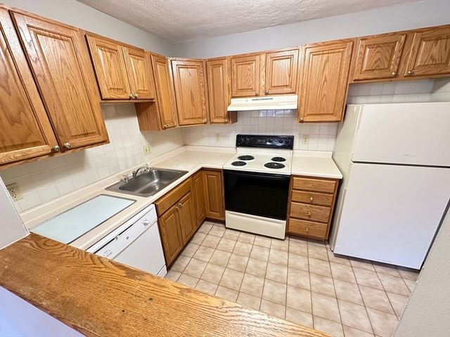 288 Grove Street 2, Newton, MA 02466