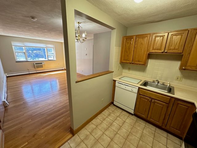 288 Grove Street 2, Newton, MA 02466