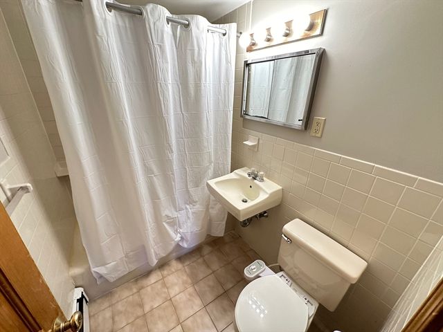 288 Grove Street 2, Newton, MA 02466