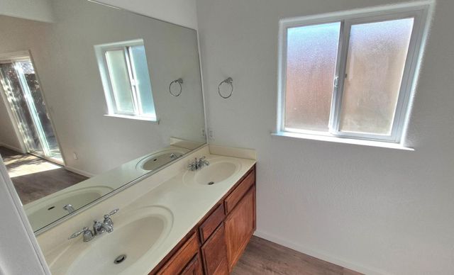 2913 Las Flores Circle, Los Banos, CA 93635