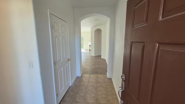 2913 Las Flores Circle, Los Banos, CA 93635