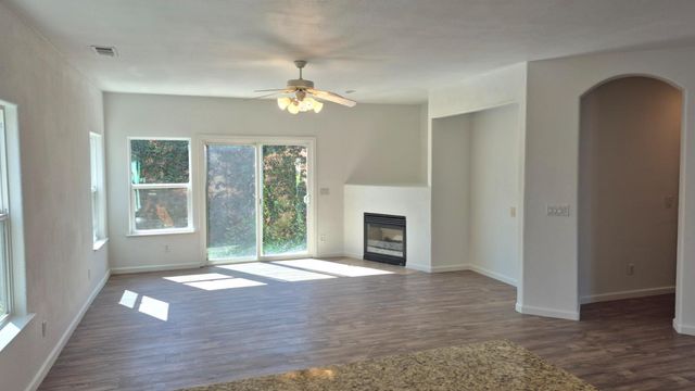 2913 Las Flores Circle, Los Banos, CA 93635