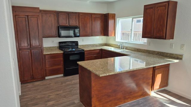 2913 Las Flores Circle, Los Banos, CA 93635