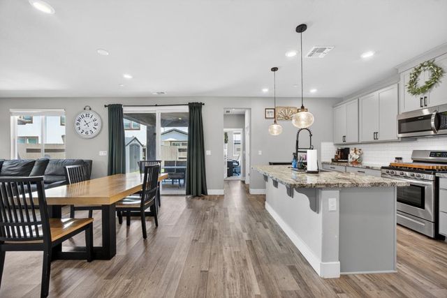 8247 Blue Coral Ave, Elk Grove, CA 95757