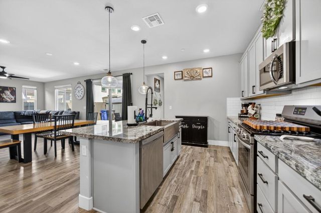 8247 Blue Coral Ave, Elk Grove, CA 95757