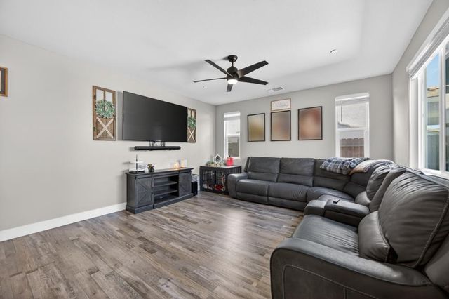 8247 Blue Coral Ave, Elk Grove, CA 95757