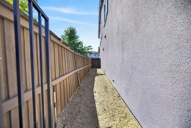 8247 Blue Coral Ave, Elk Grove, CA 95757