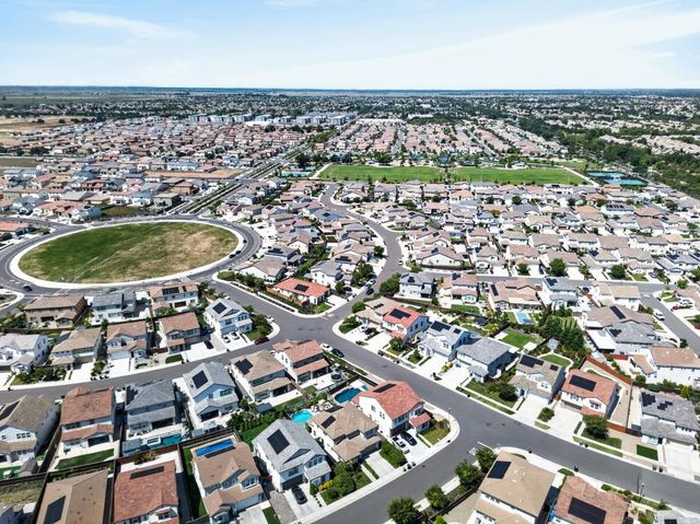 8247 Blue Coral Ave, Elk Grove, CA 95757