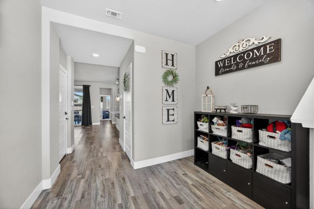 8247 Blue Coral Ave, Elk Grove, CA 95757