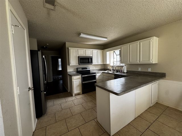 313 Oakwood Circle, Shady Shores, TX 76208