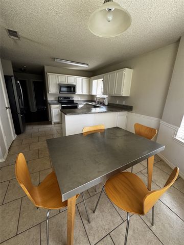 313 Oakwood Circle, Shady Shores, TX 76208