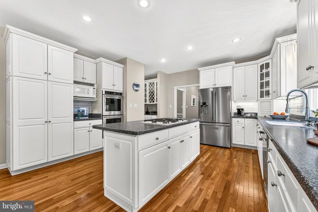 836 ATKINSON CIR, Hillsborough, NJ 08844