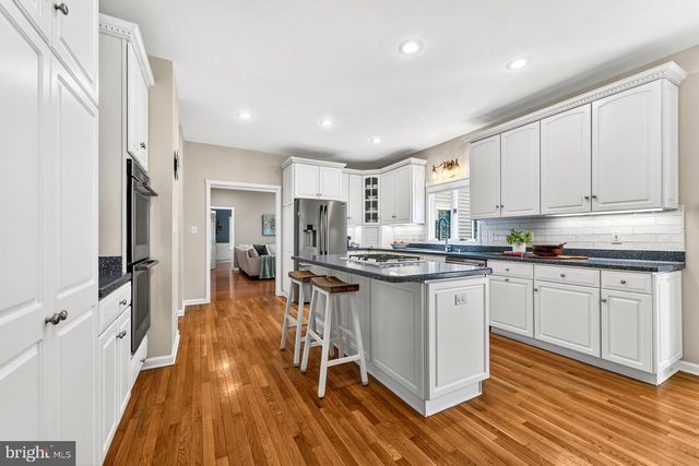 836 ATKINSON CIR, Hillsborough, NJ 08844