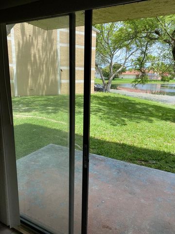 450 W Palm Cir Circle W 103, Pembroke Pines, FL 33025