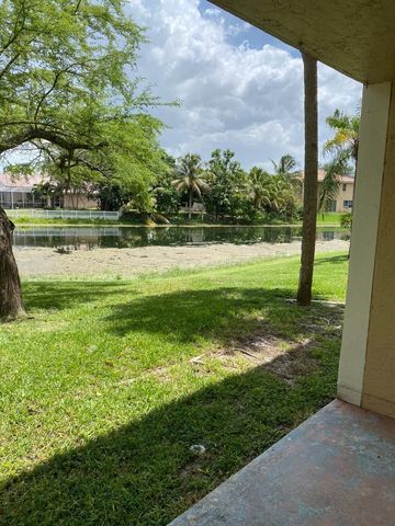450 W Palm Cir Circle W 103, Pembroke Pines, FL 33025