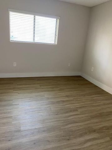 450 W Palm Cir Circle W 103, Pembroke Pines, FL 33025