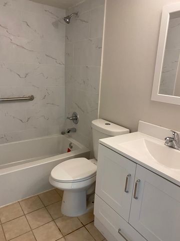 450 W Palm Cir Circle W 103, Pembroke Pines, FL 33025