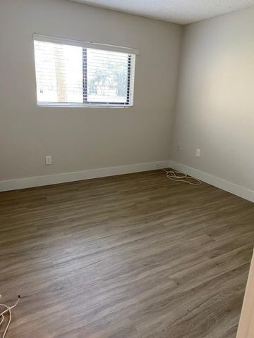 450 W Palm Cir Circle W 103, Pembroke Pines, FL 33025