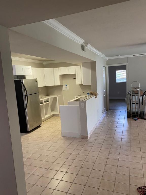 450 W Palm Cir Circle W 103, Pembroke Pines, FL 33025