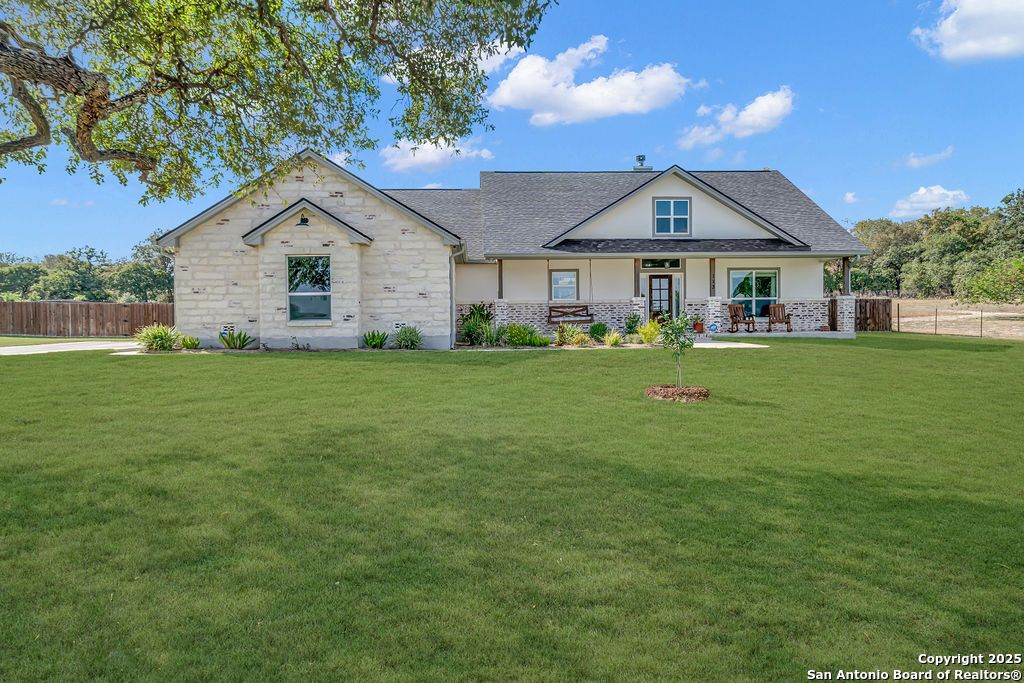 113 N TRANQUILITY, La Vernia, TX 78121