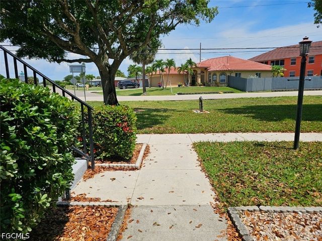 4722 SE 1st PL 5, Cape Coral, FL 33904