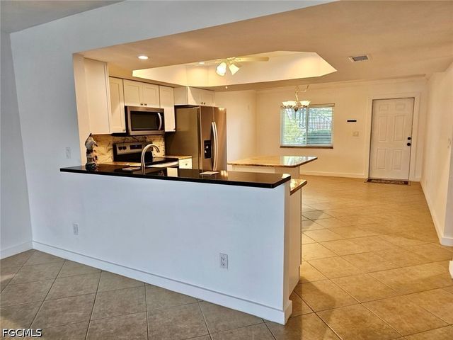 4722 SE 1st PL 5, Cape Coral, FL 33904