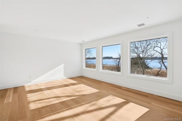 8 Hilo Drive, Shelter Island, NY 11964